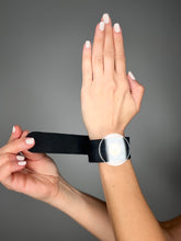 Cargar imagen en el visor de la galería, The Beauty Shields UNO