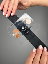 Cargar imagen en el visor de la galería, The Beauty Shields LIENZO
